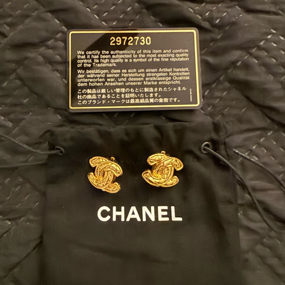 Vintage Chanel 18K gold clip on earrings